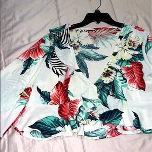 Floral crop top w/bell arms and very airy